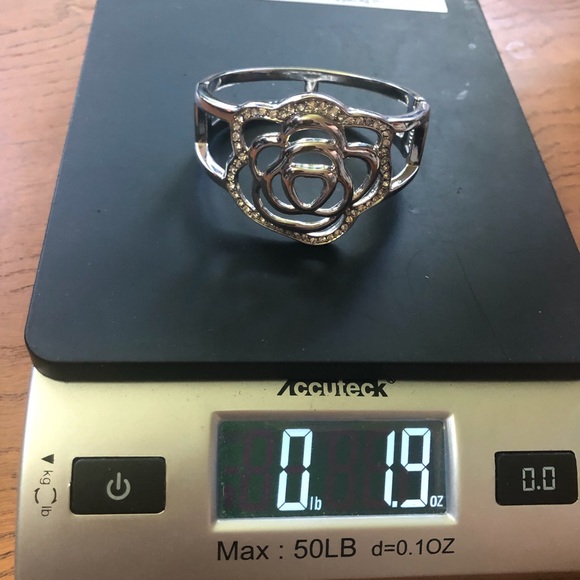 Rhinestone Flower bracelet - Picture 7 of 9